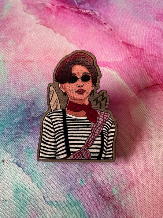 EX 33 Maelle Pin Badge